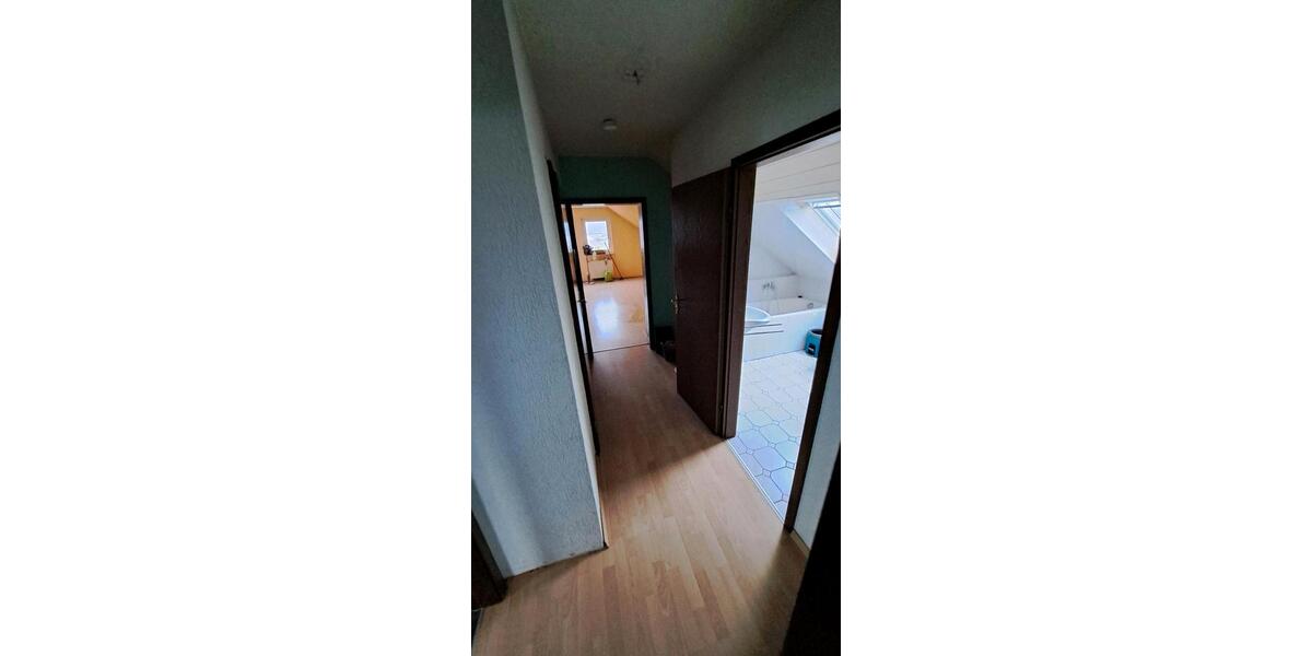 Dachgeschoßwohnung Oelsnitz (Erzgebirge) - 3 Zimmer, 86 m&sup2;, 89.000&euro; | Angebot:24788142