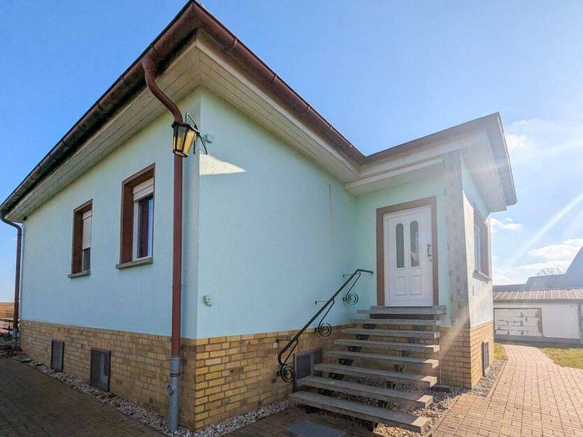 Einfamilienhaus + Nebenhaus | Werkstatt Lager Praxis Büro FeWo | Parkplätze | Solarthermie!