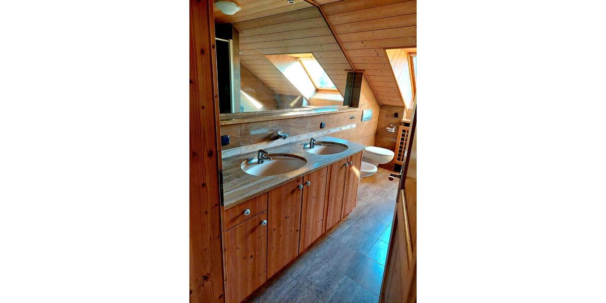 Helle 4 Zimmer Dachgeschosswohnung mit Balkon *befristet* zimmer