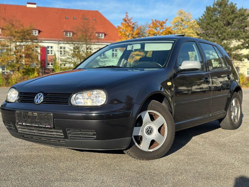 VW Golf 180.365 km 2.995 € Hamburg 22147