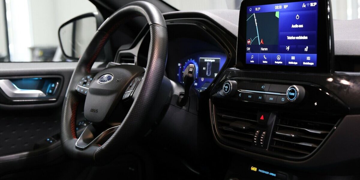 Ford Kuga 2.5 P-HEV ST-LINE-X STYLING SPORT PANORAMA 73.000 km 22.444 &euro; Hamm 59077