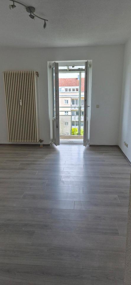 1-Zimmer-Apartment mit Balkon, kl. Küche & Duplex-Parker