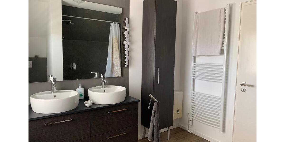 Villa Gummersbach - 6 Zimmer, 250 m&sup2;, 2.150&euro; | Angebot:25216498