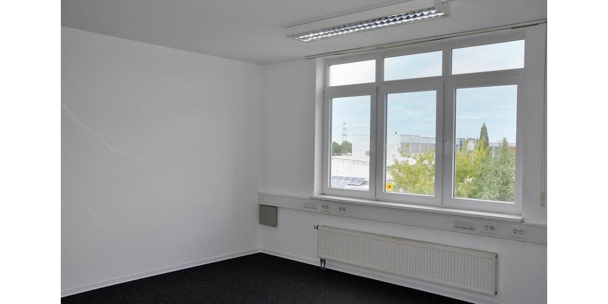 Modernisierte Bürofläche im Gewerbegebiet Friedrichsfeld Nähe TESLA zimmer