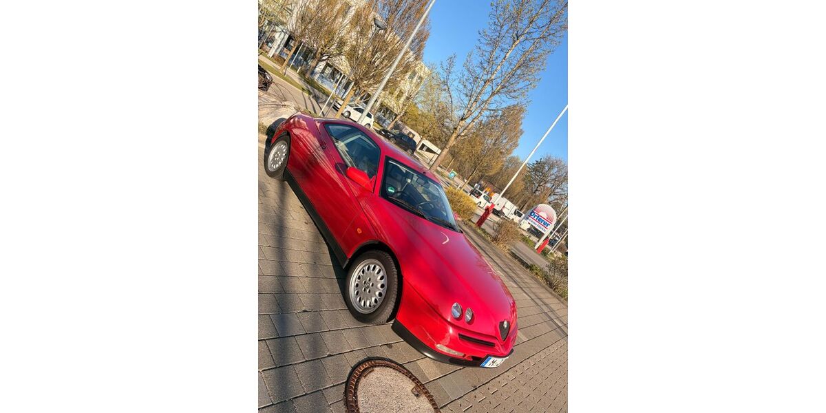 Alfa Romeo GTV 91.000 km 4.950 &euro; München 81679