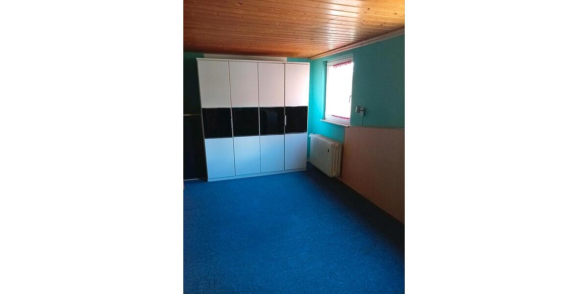 Einfamilienhaus Ahorn - 14 Zimmer, 300 m&sup2;, 1.100&euro; | Angebot:25728519