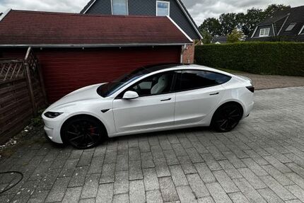 Tesla Model 3 27.199 km 43.900 &euro; Hamburg 22769