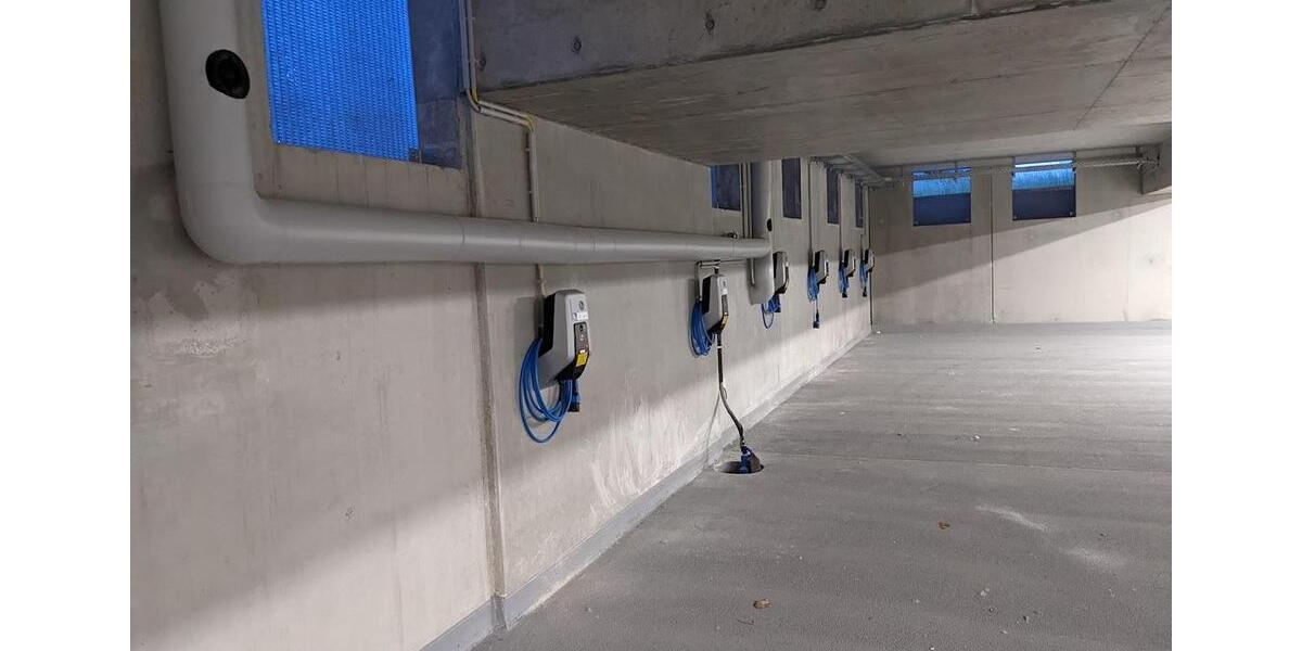 Neu - €8qm - 4 x 275qm oder 1.100qm, Tiefgarage mit 19x E-Ladestationen, Aufzug, Klimatisiert zimmer