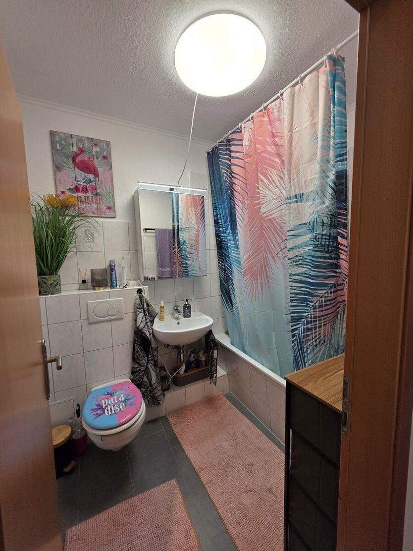 Gepflegte 2 Zimmer-Wohnung mit Loggia und PKW-Stellplatz in 23560 Lübeck, Moislinger Mühlenweg 2 zimmer