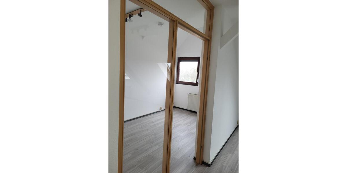 Dachgeschoßwohnung Zweibrücken - 5 Zimmer, 113 m&sup2;, 610&euro; | Angebot:26221496