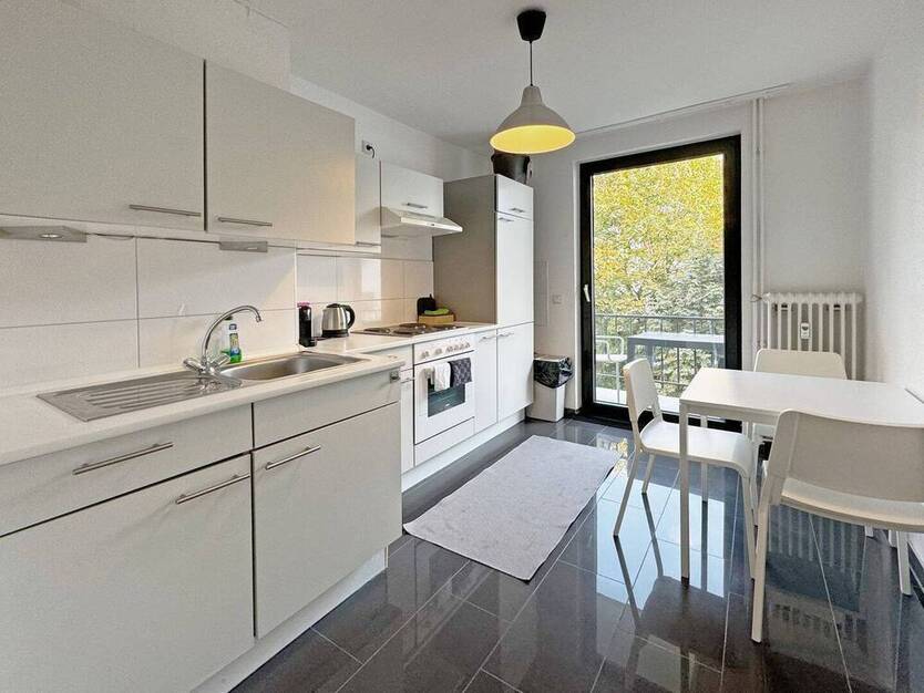Neustadt Lichtdurchflutete Wohnung mit Sonnenbalkon und moderner Einbauküche