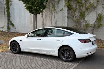 Tesla Model 3 56.000 km 27.900 &euro; Köln 50933