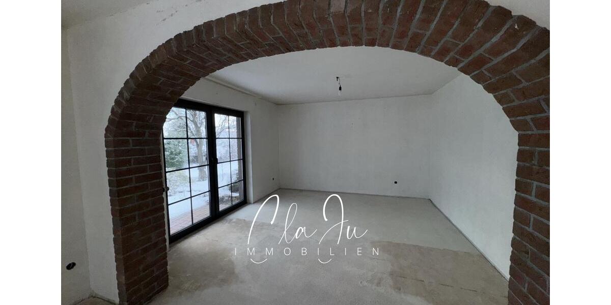 In Renovierung: Großzügige Erdgeschosswohnung mit Garten und Carport 4 zimmer