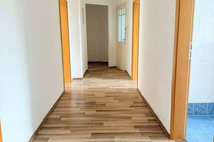 4-RaumWohnung mit Balkon, Tageslichtbad & Gästedusche