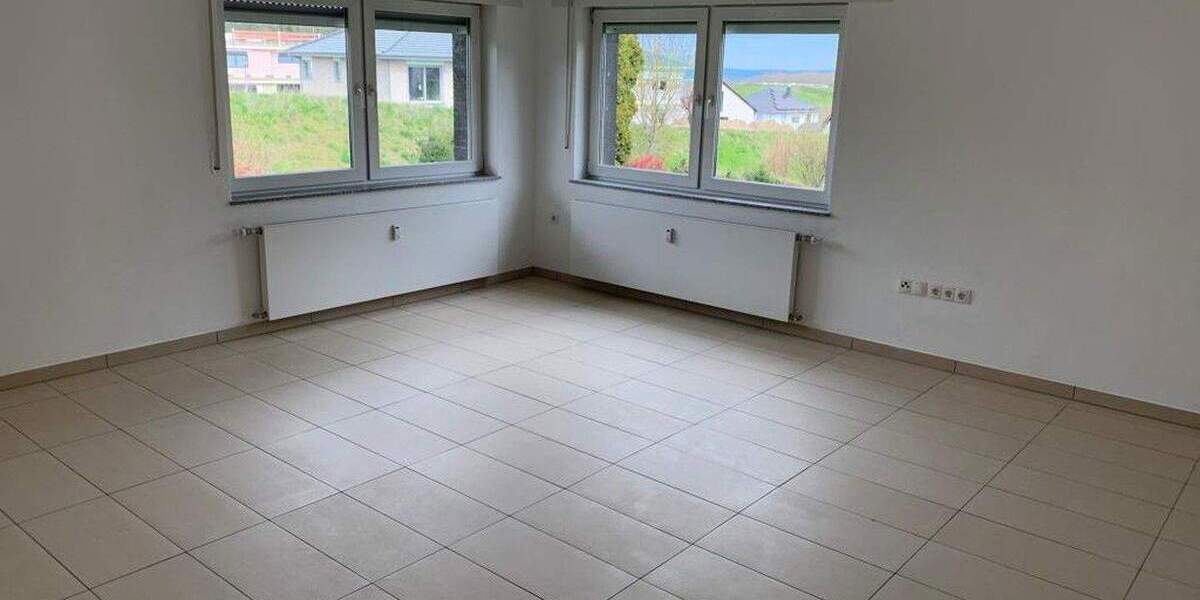 Renovierte und helle 94m2 3ZKB in attraktiver Lage von Ettringen 3 zimmer
