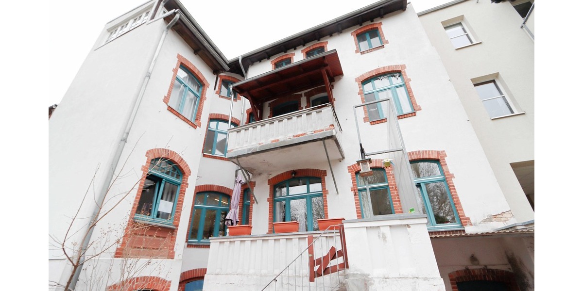 Unweit der Hochschule Anhalt - Mehrfamilienhaus - Schön gelegen 15 zimmer