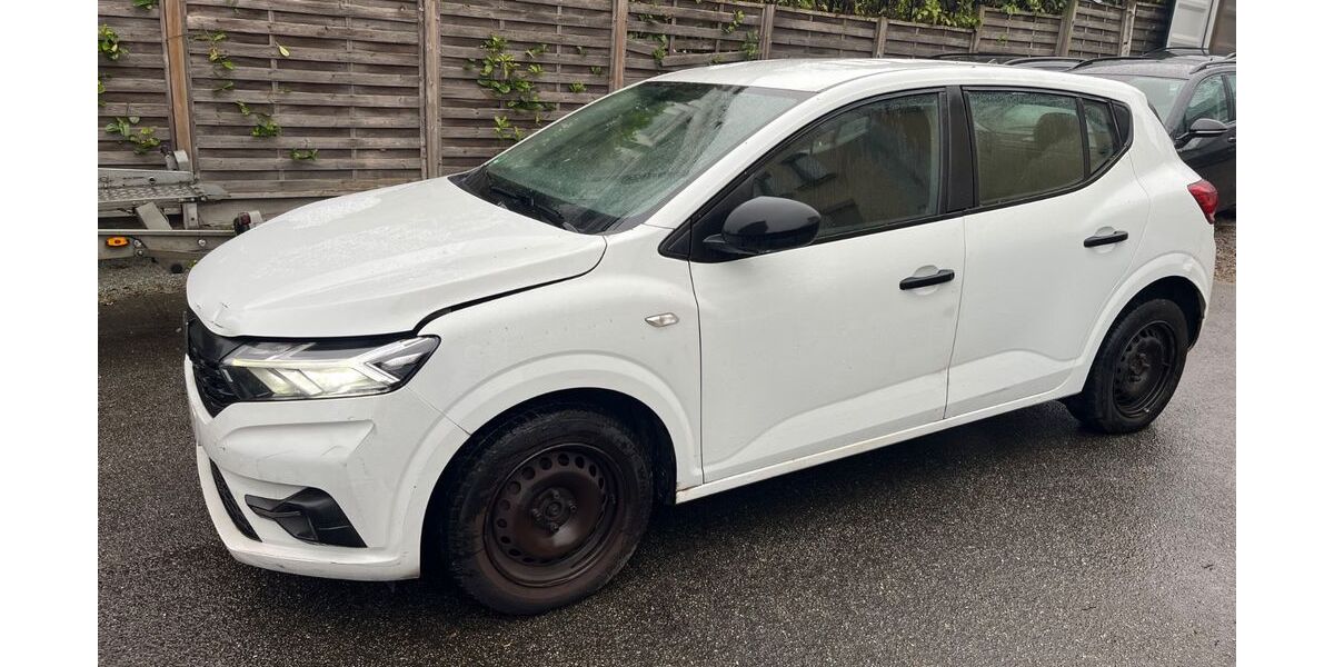 Dacia Sandero 71.678 km 4.590 &euro; Kiel 24113