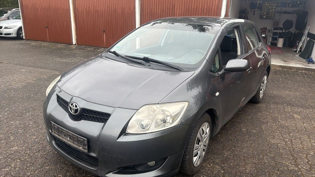 Toyota Auris 300.000 km 2.450 &euro; Berlin 10245