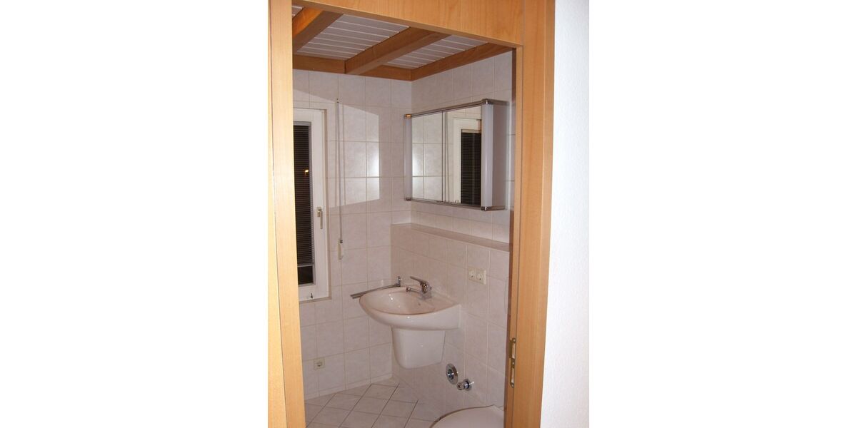 2,5-Zimmer-Wohnung, frei ab 1.8.2026, ca. 73 m² im 5-Familien-Holzhaus, Bj. 1997, zu verkaufenu - Appartement Leonberg | Angebot:26975010