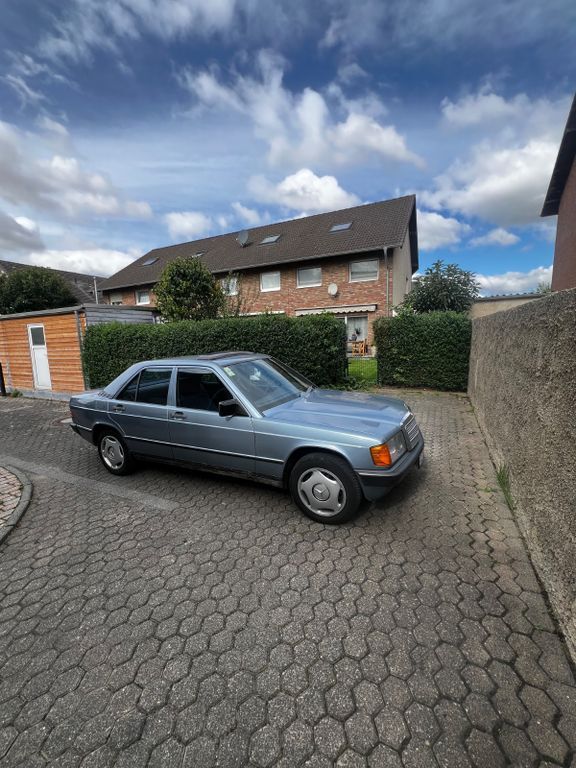 Mercedes-Benz 190 209.000 km 6.500 € Elsdorf 50189