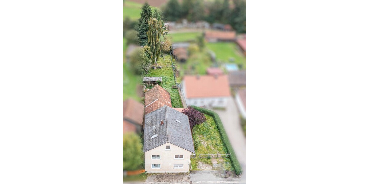 Zweifamilienhaus mit großem Grundstück 8 zimmer