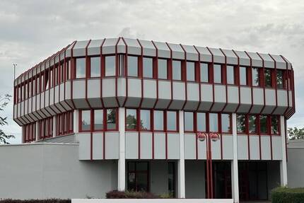 Attraktive Bürofläche im 2. OG eines hochmodernen Fitness- und Gesundheitscenters 8 zimmer