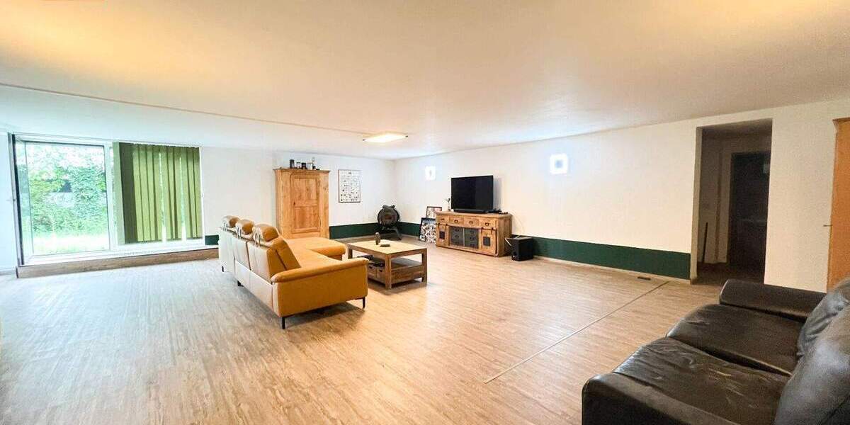 Bungalow Dittelbrunn - 8 Zimmer, 298 m&sup2;, 450.000&euro; | Angebot:25662323