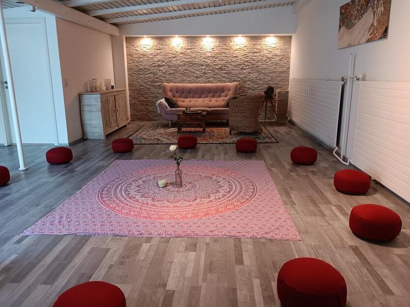 Untermiete: PraxisSeminarraum für Coaching, Körperarbeit, Yoga zimmer
