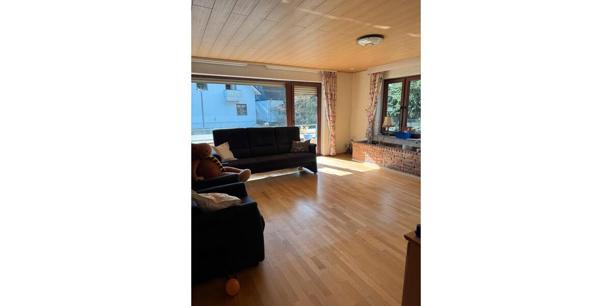 Etagenwohnung Bad Camberg - 4.5 Zimmer, 148 m&sup2;, 1.390&euro; | Angebot:25301692