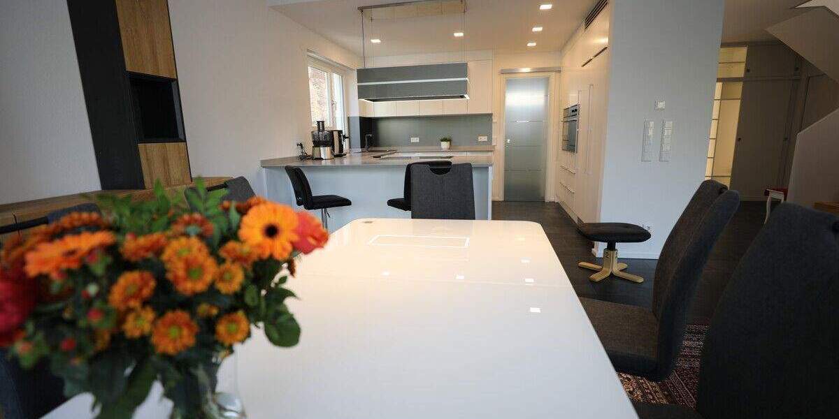 Einfamilienhaus Niederdorfelden - 7 Zimmer, 210 m&sup2;, 3.100&euro; | Angebot:25665446