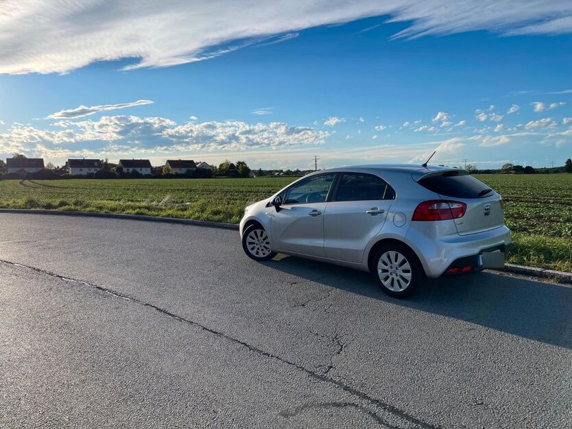 Kia Rio 90.400 km 6.600 € München 81737