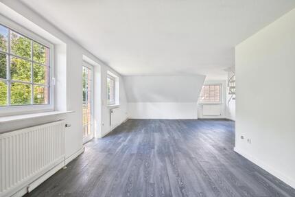 Großzügige 4-Zimmer-Wohnung mit Balkon & ausgebautem Dachboden
