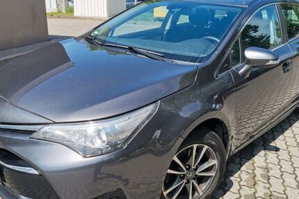 Toyota Avensis 260.900 km 7.021 &euro; Bernburg / Saale 06406