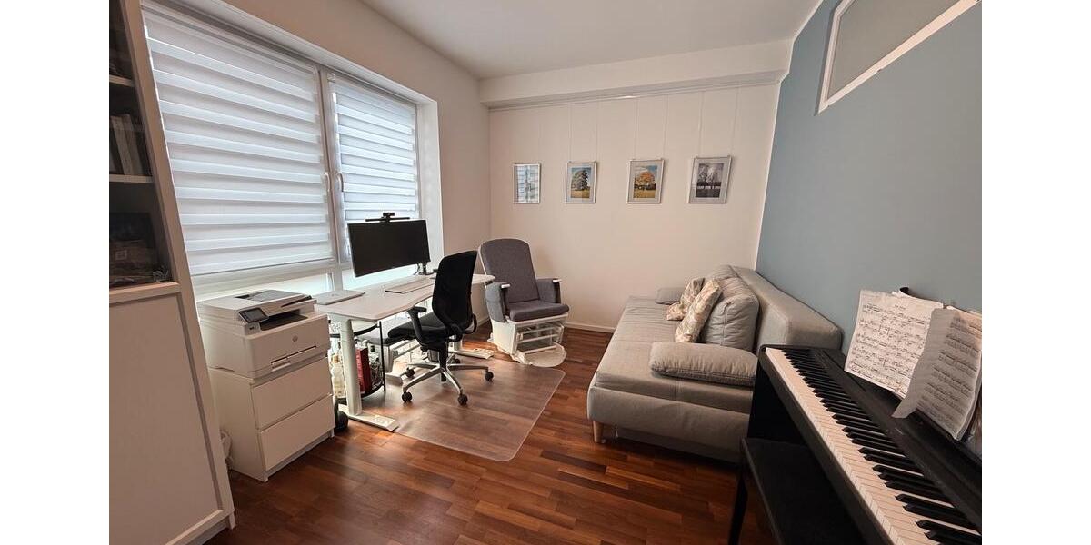 Etagenwohnung Wiesbaden Biebrich - 4 Zimmer, 114 m&sup2;, 2.000&euro; | Angebot:26038493