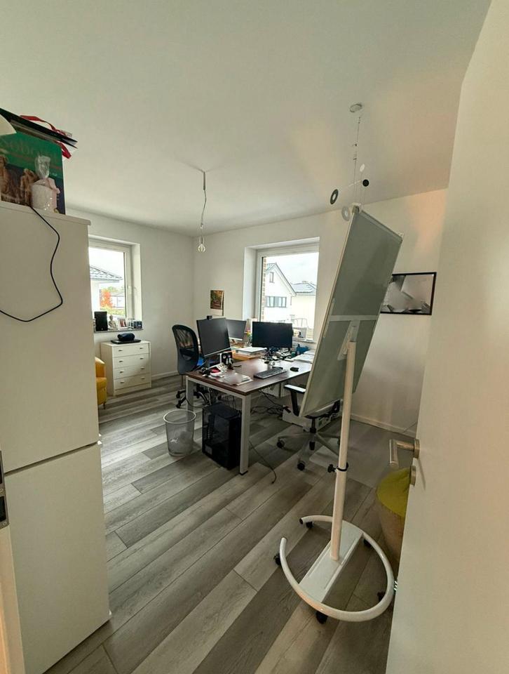 Moderne Doppelhaushälfte im Neubaugebiet mit Garten zimmer