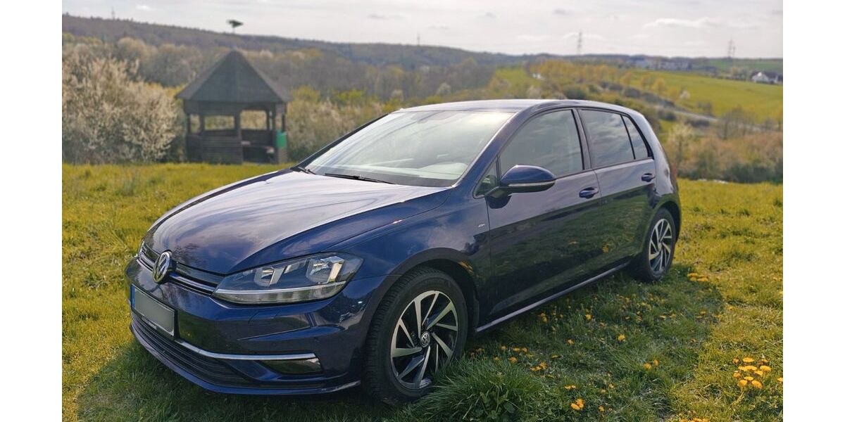 VW Golf 98.298 km 14.200 &euro; Hünstetten 65510