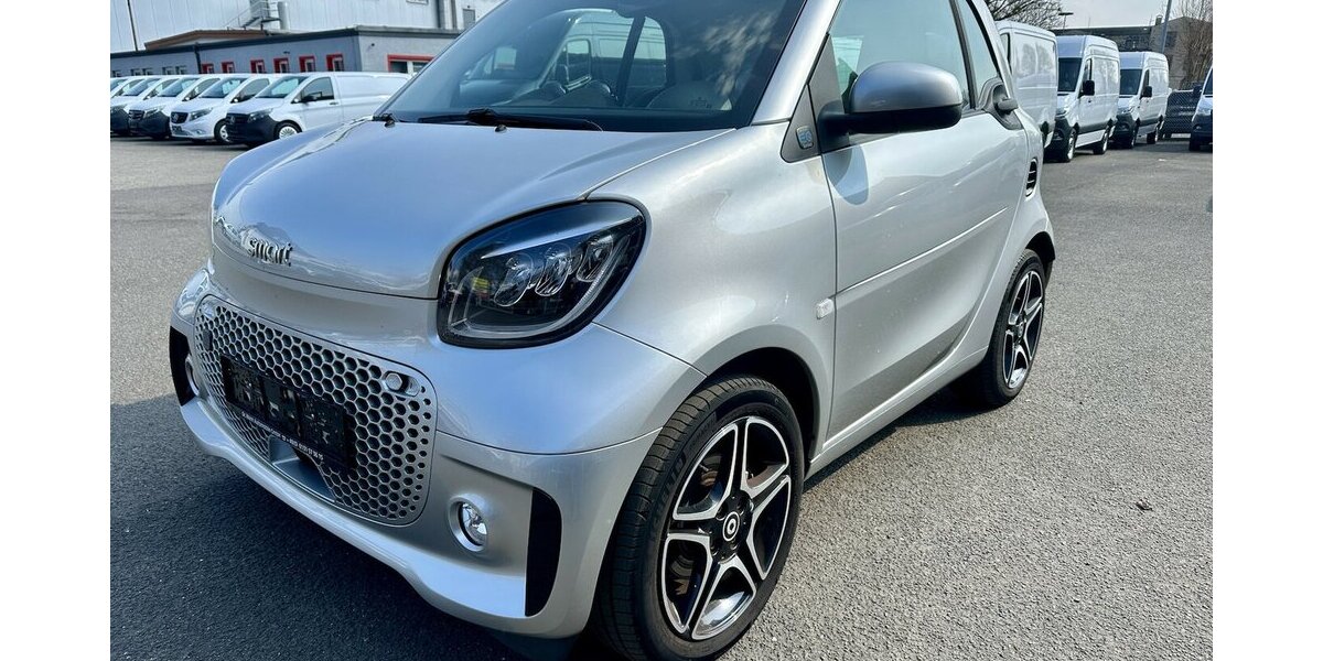 Smart EQ fortwo electric drive EQ LED Kamera Glasdach Ex 23.272 km 13.900 &euro; Mainz 55122