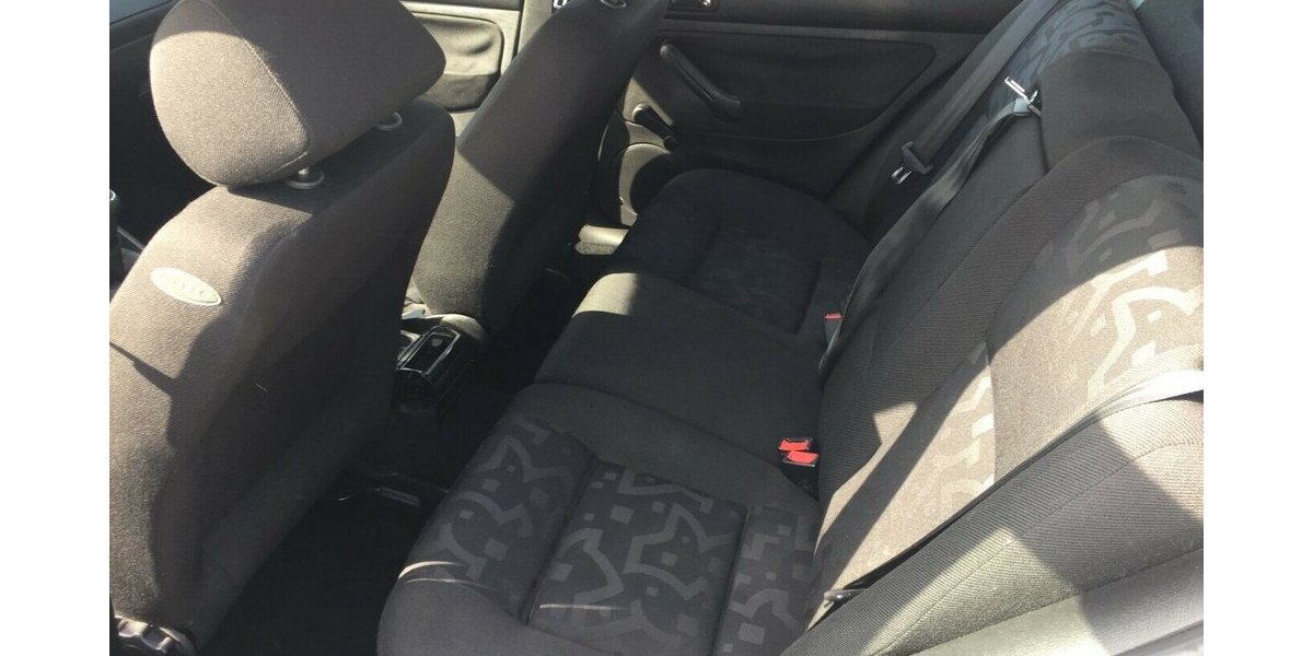 VW Golf 4 Türig,Tüv 01/28! 220.000 km 1.500 &euro; Himmelkron 95502