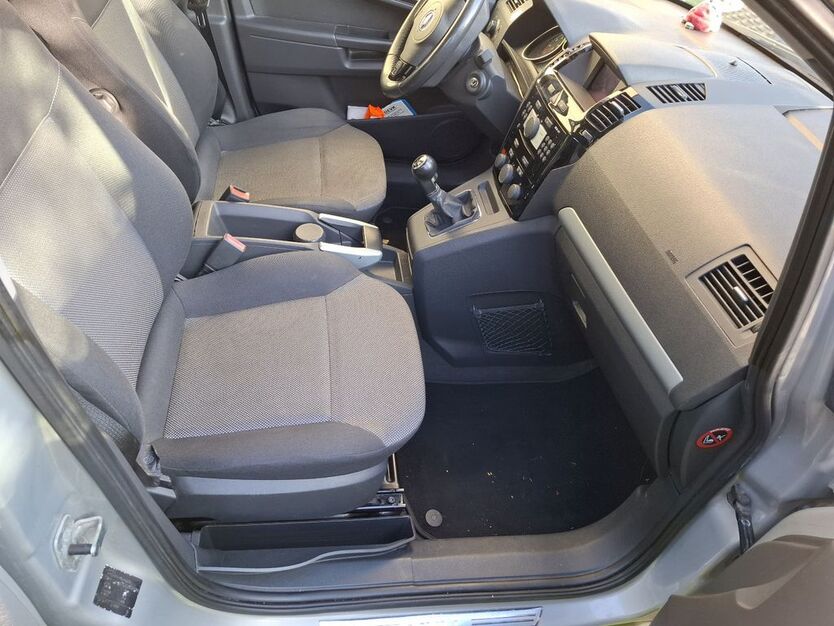 Opel Zafira 168.000 km 4.100 € Dresden 01109