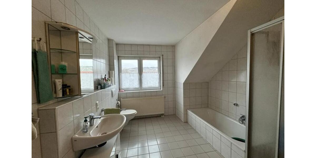 Dachgeschoßwohnung Gau-Bickelheim Bickelheim - 5 Zimmer, 125 m&sup2;, 250.000&euro; | Angebot:25989661