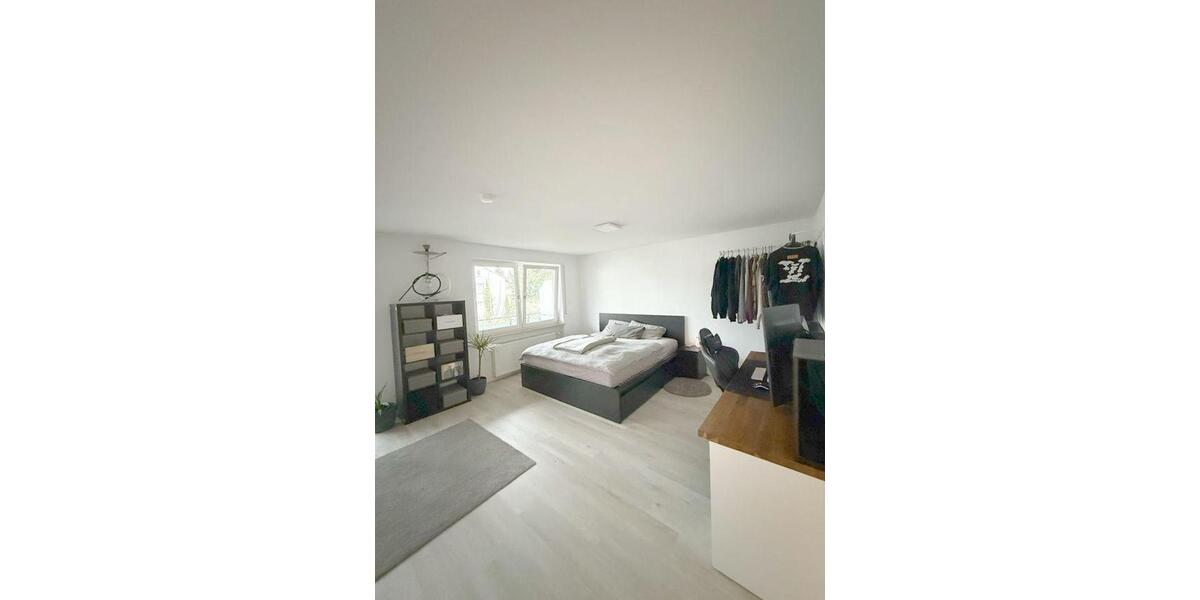 Sehr schöne, helle 1 Zi-Whg mit EBK und Balkon in Waldbüttelbrunn 1 zimmer