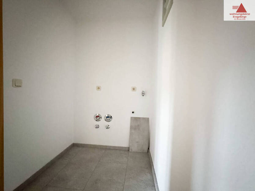 Großzügige, komplett sanierte 5-Raum-Wohnung mit zwei Bädern in Gornsdorf!!