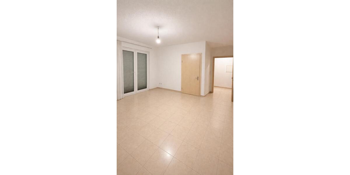 Mietwohnung: 85 m², Fußbodenheizung, Terrasse, Stellplatz 3 zimmer