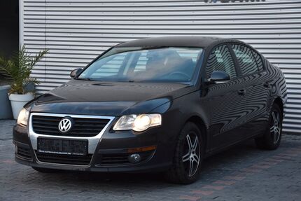 VW Passat 152.000 km 3.999 € Grevenbroich 41515