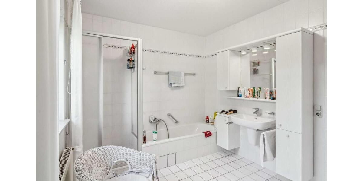 Einfamilienhaus Solms - 7 Zimmer, 194 m&sup2;, 2.800&euro; | Angebot:26091109