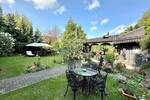 Großes Zweifamilienhaus mit schönem Garten in beliebter Wohnlage