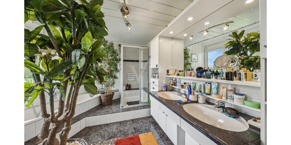 Luxus im Grünen: Traumgarten trifft Top-Invest – Selbsttragendes Refugium im Außenbereich 11 zimmer