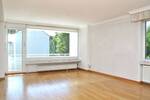 Lichtdurchflutet: Helle 3-Zimmer-Wohnung mit EBK, Sonnenbalkon, Garage und Lift!
