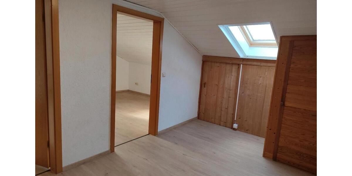 neu renovierte DG-Wohnung in KelheimBauersiedlung 700 Euro warm 2 zimmer