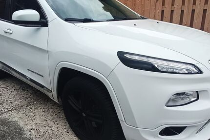 Jeep Cherokee 93.000 km 11.900 &euro; Schretstaken 21493